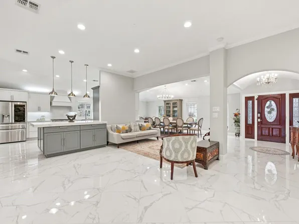 106 Mignon Ln, Houston, TX 77024