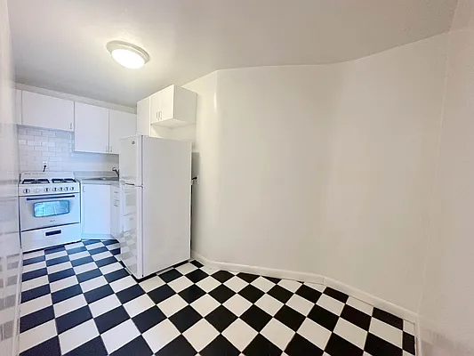 Rented by City Connections Realty | media 8