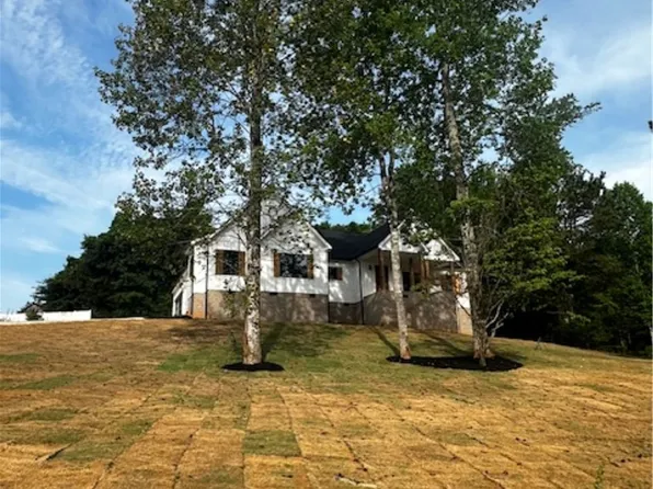 304 Stardust Ln, Seneca, SC 29672