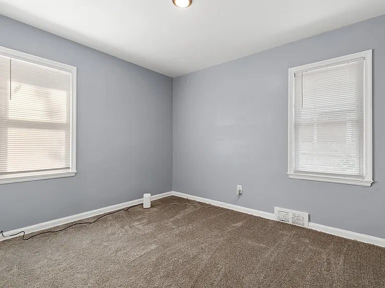 12260 Duchess St — Photo 15