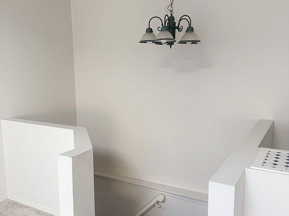 3rd image of 1044 Kingston Rd