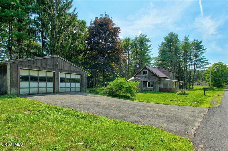 3rd image of 1106 Whiteside Road