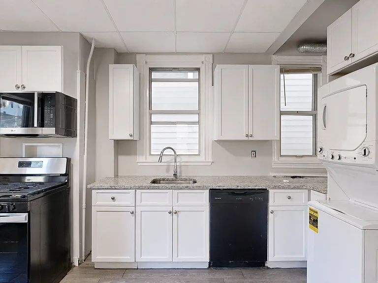 346 Chelsea St #1 — Photo 8