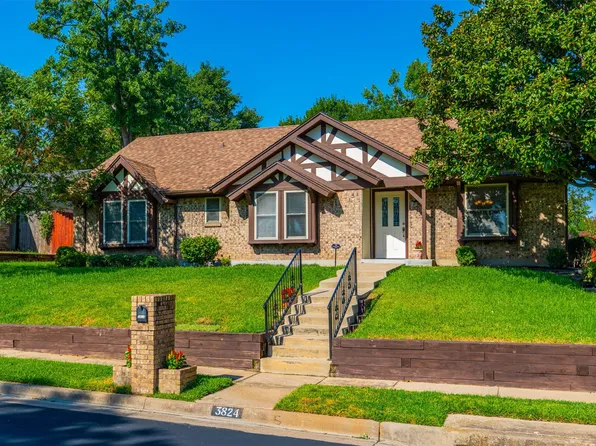 3824 Fox Hollow Dr, Bedford, TX 76021