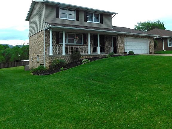 3rd image of 204 David Dr