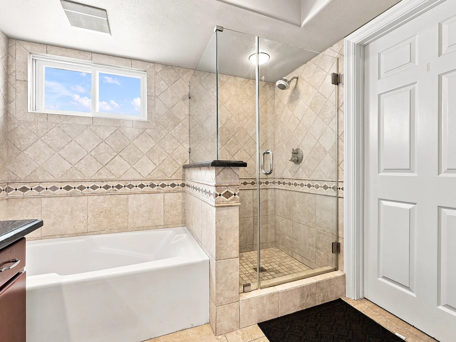 1 bed, 1010 sqft, $3,750 — Photo 2