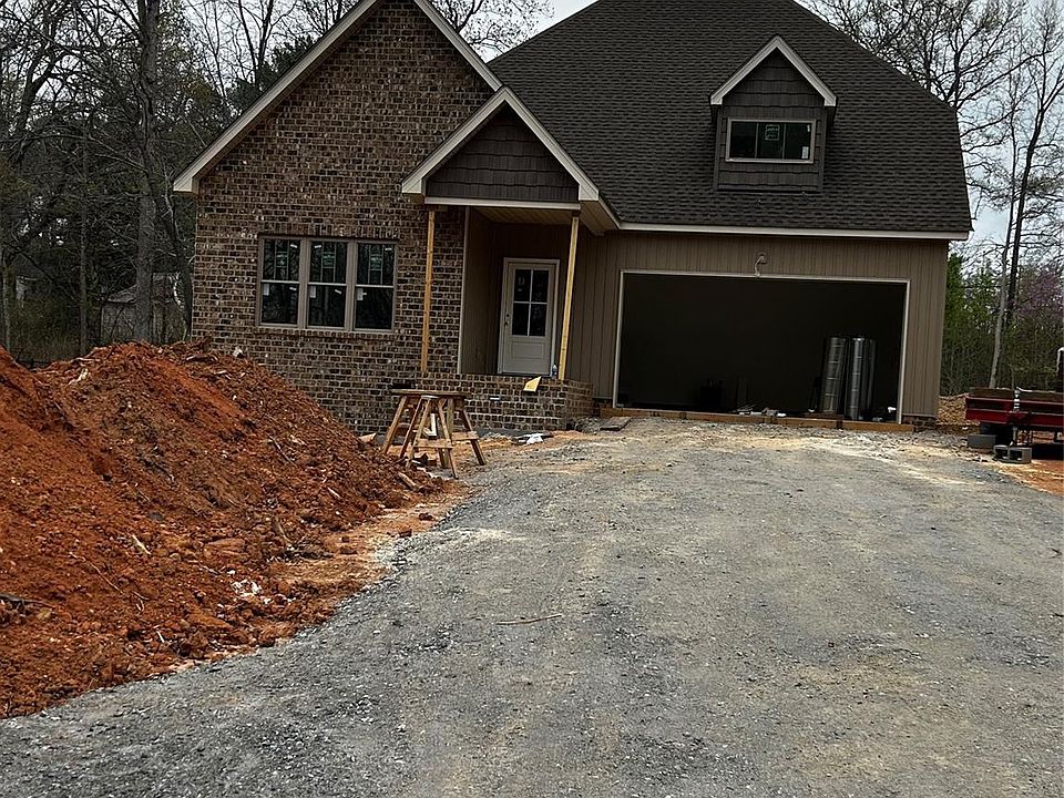 2nd image of 310 Oak Knl