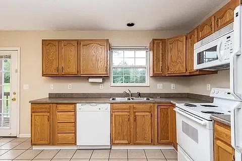5th image of 3115 W Walnut St APT 6