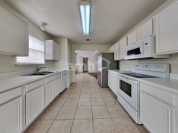 3rd image of 1104 Brook Canyon Dr