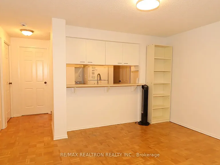 89 McCaul St #919 — Photo 7