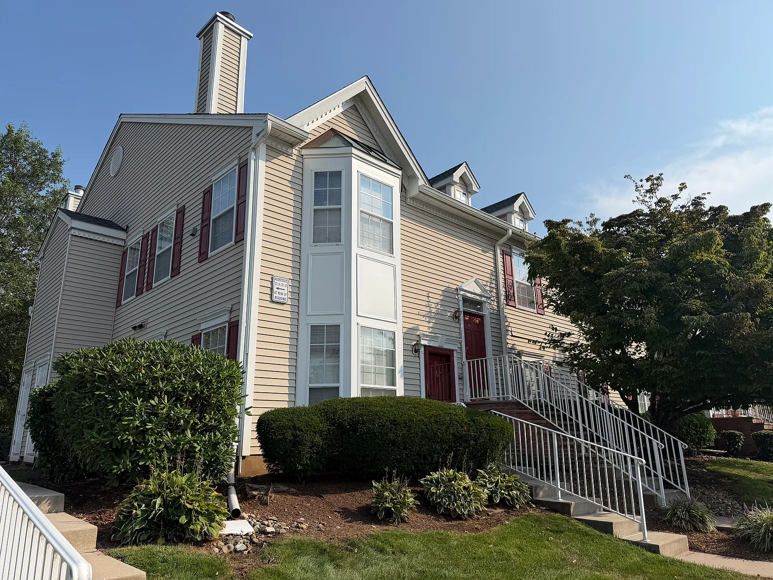 3 bed, 1489 sqft, $3,000 — Photo 2