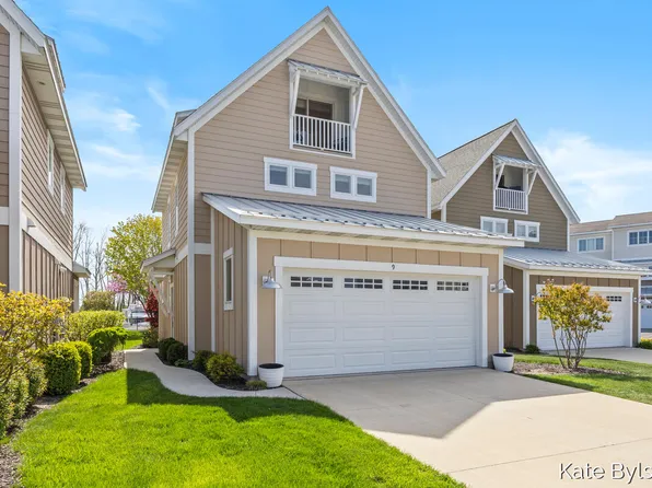 920 W Savidge St #9, Spring Lake, MI 49456