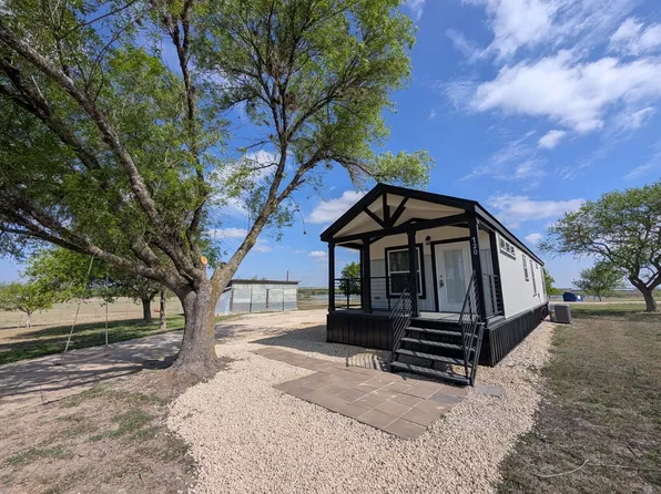 120 Water Hole Ln, New Braunfels, TX 78130