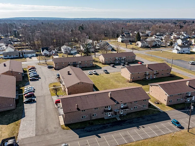 Holiday Meadows Apartments — Photo 12