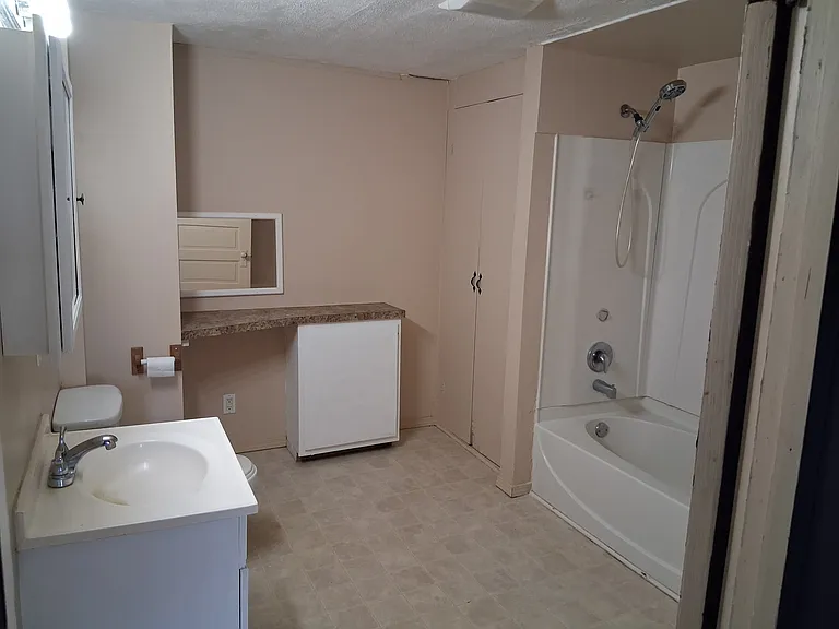 1543 Front St — Photo 11