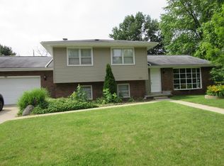 2623 Hall Ct, Bloomington, IL 61704