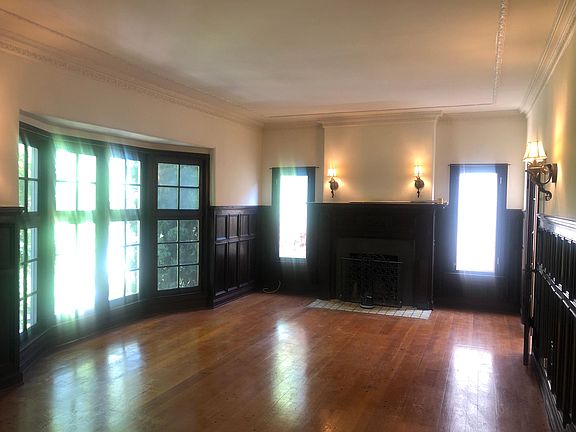 3rd image of 421 N Sycamore Ave APT 5