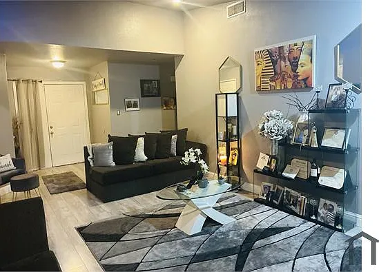 4 bed, 1400 sqft, $3,400 — Photo 4