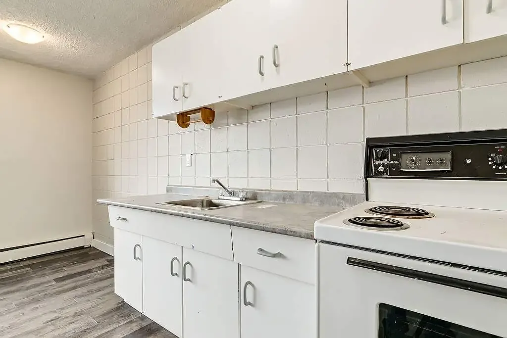 Cloverdale Apartments — Photo 1