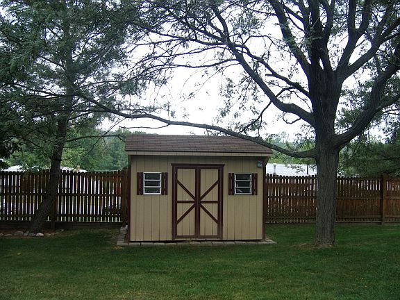 5th image of 4 Evergreen Ln