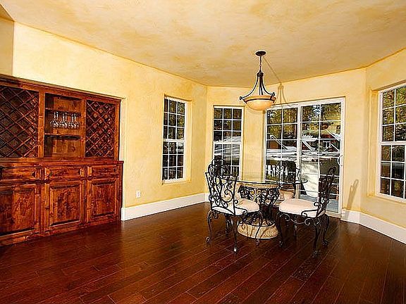 3rd image of 2581 Fountain Ave