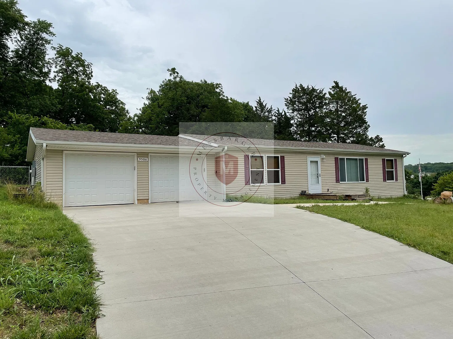 4 bed, $2,350 — Photo 1