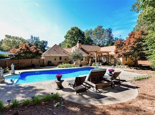 550 Saddle Crest Dr, Roswell, GA 30075