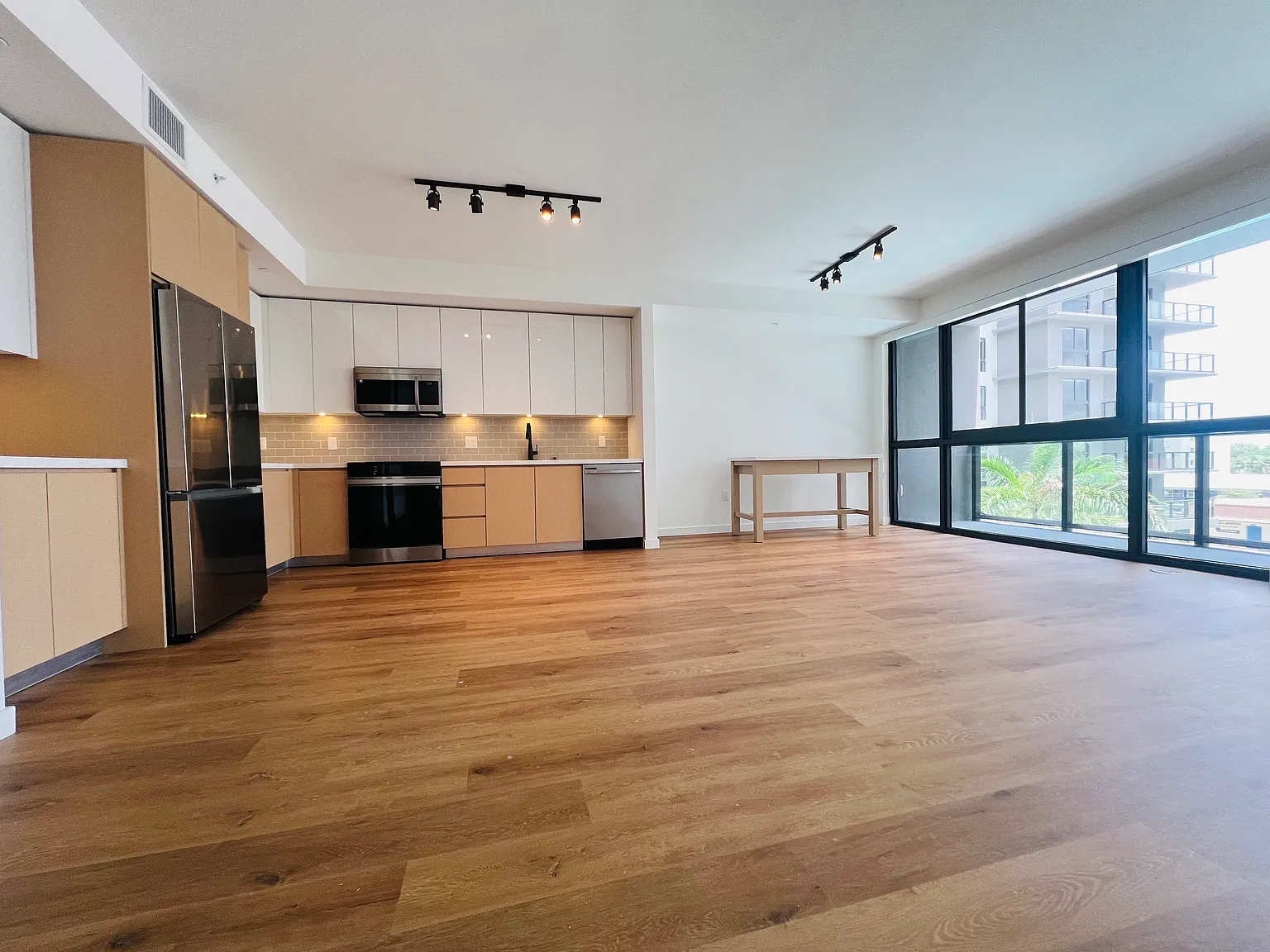 2 bed, 2.5 bath, 1550 sqft, $5,200 — Photo 1