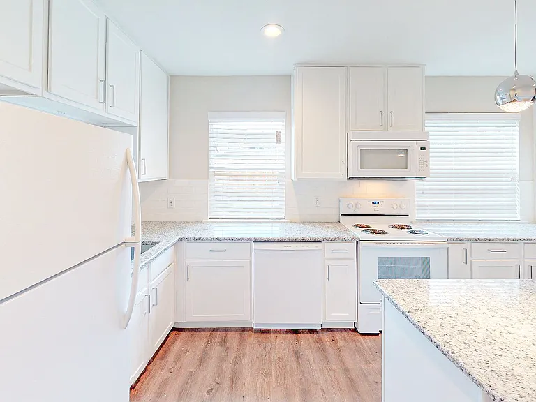Mosswood Apartments — Photo 65