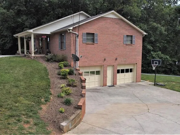 725 Greenbriar Rd, Talbott, TN 37877