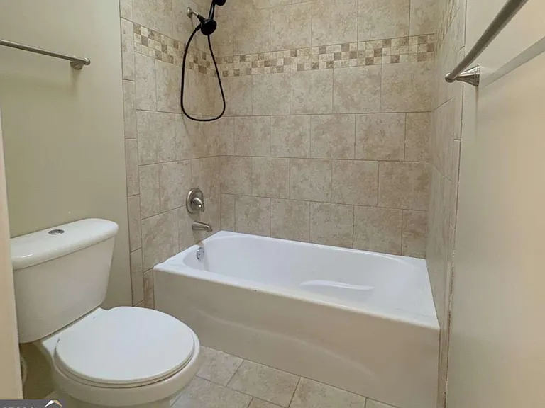 108 Crestwood Ct — Photo 11