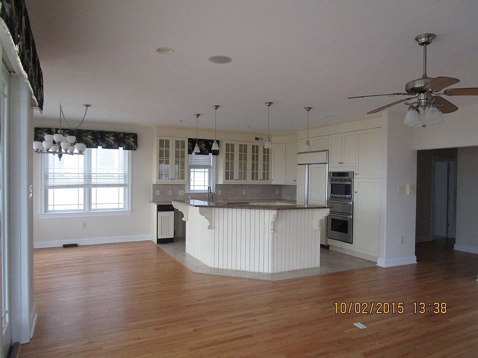 1st image of 3800-02 Wesley Ave APT 2