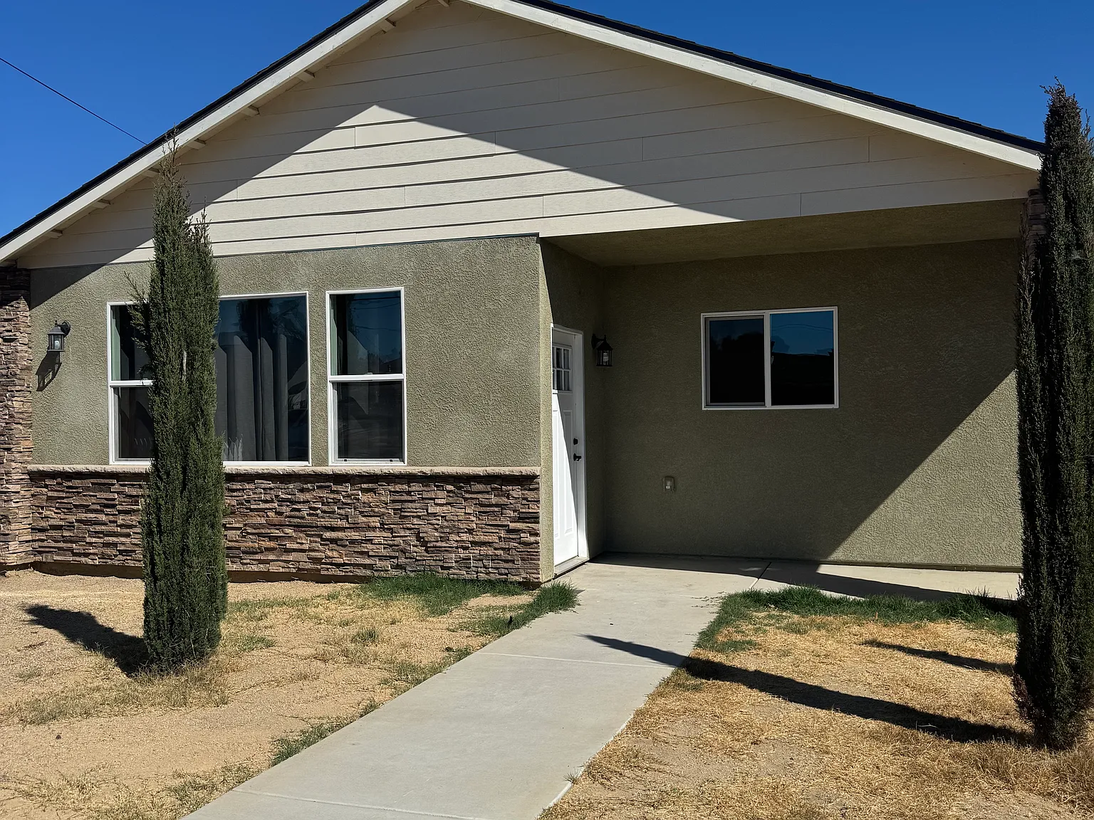 3 bed, 1000 sqft, $3,500 — Photo 3