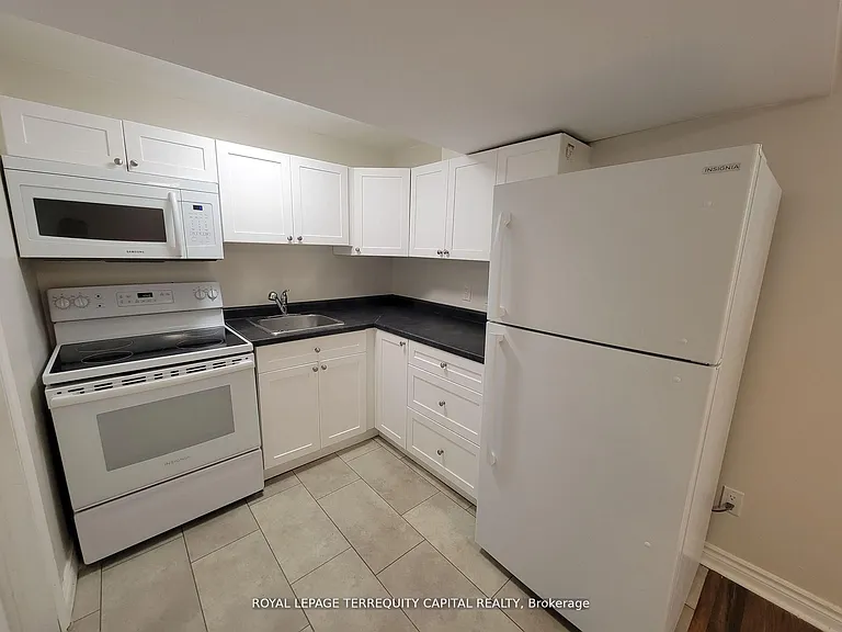 20 Mowat Cres #LOWER — Photo 14