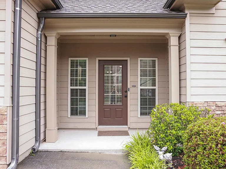 2241 Line Dr — Photo 3