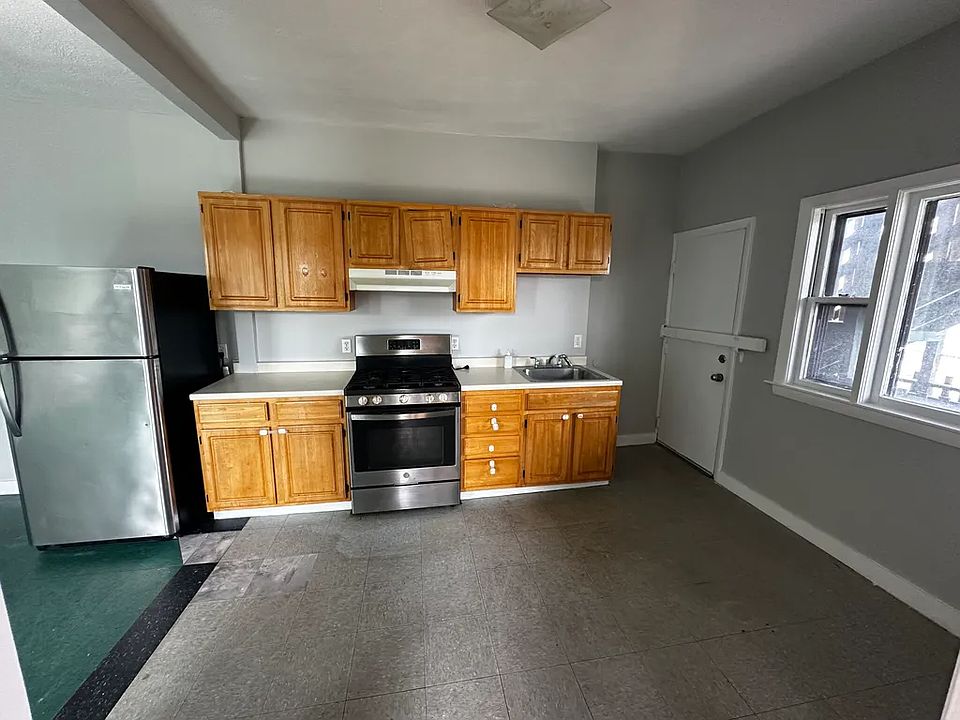 1st image of 252 Magnolia St #2R