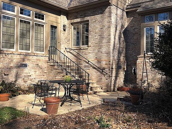 3rd image of 49 Sturbridge Ln