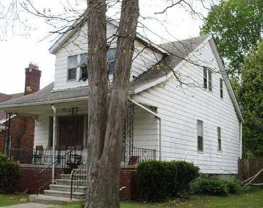 2nd image of 5585 Beaconsfield St
