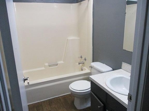 5th image of 332 Grace Ave