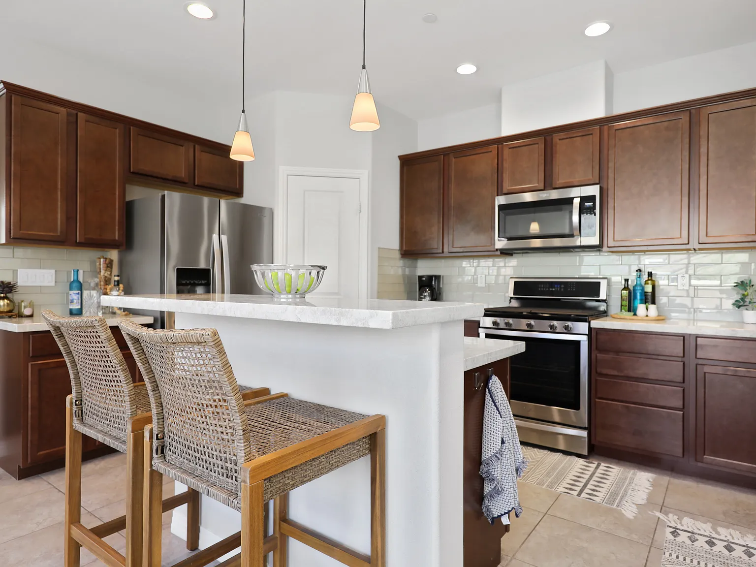 3 bed, 2.5 bath, 1665 sqft, $3,000 — Photo 3