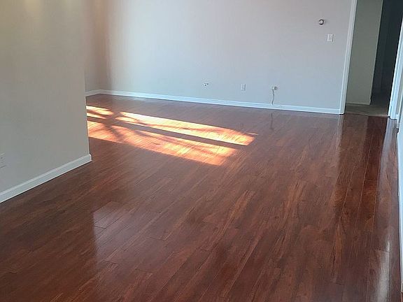 4th image of 1001 Cabot Path