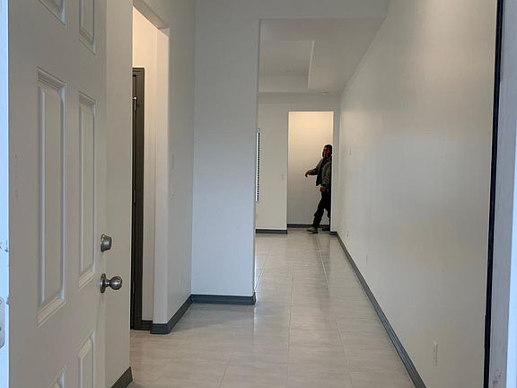 4th image of 919 Greenbury Pl