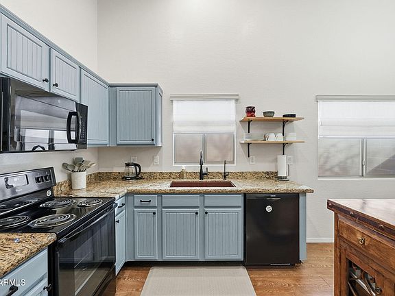 3rd image of 273 W HAWTHORNE Drive