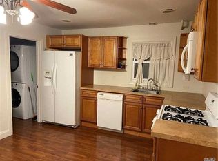 16 Kent Rd, Island Park, NY 11558