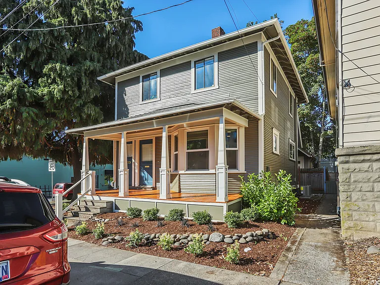 2305 SE Hawthorne Blvd #B — Photo 2