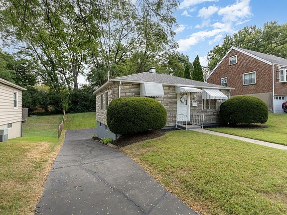 3rd image of 3958 Carrie Ave