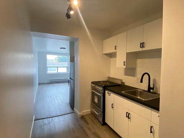 229 Carlton St #4, Toronto, ON M5A 2L2