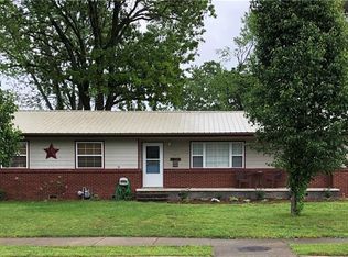 107 N Country Club Rd, Siloam Springs, AR 72761