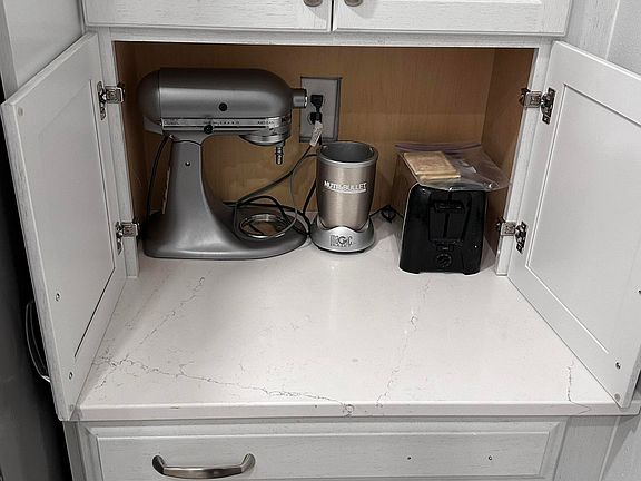 5th image of 502 Silver Ln