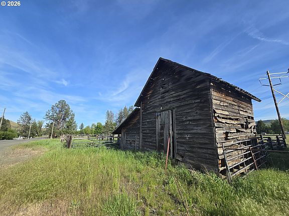 5th image of 222 N Bear Creek Rd
